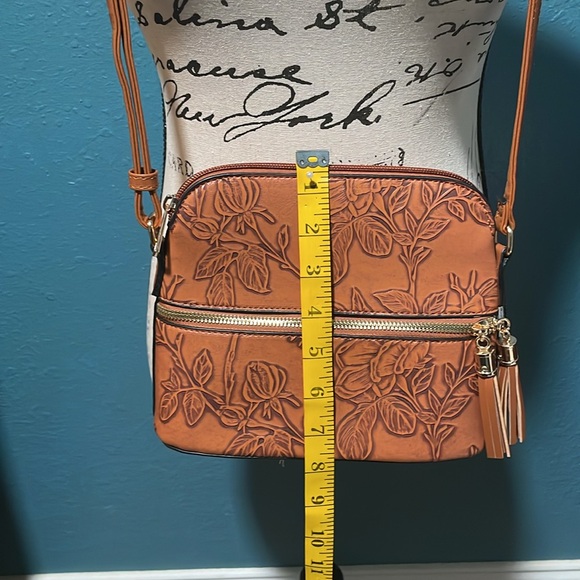NWOT Small crossbody embossed leaf pattern, front zippered pocket, fringe pulls - Picture 8 of 10